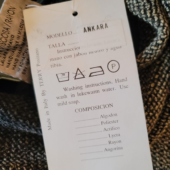 Terry Brand poncho with sleeves and detail at hem - Picture 8 of 10